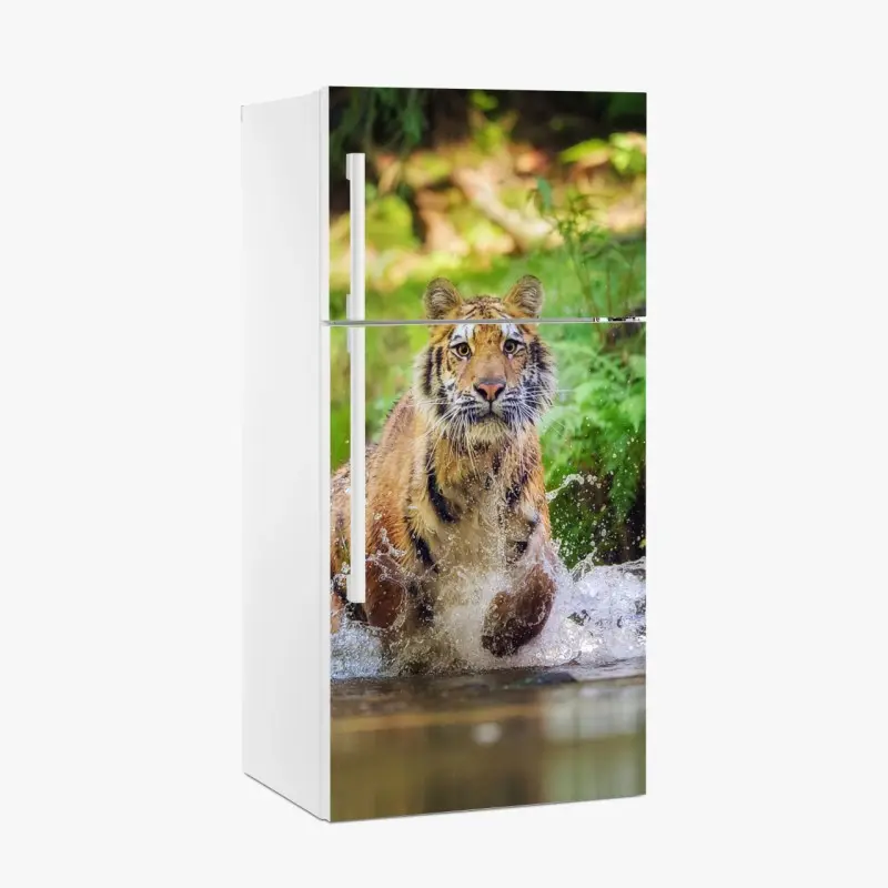 Kühlschrankaufkleber majestätischer tiger im waldbach