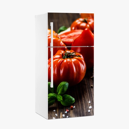 Kühlschrankaufkleber reife tomaten auf rustikalem holztisch – Pixers®