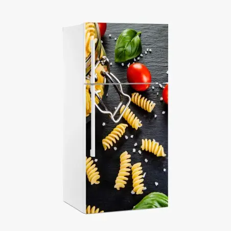 Kühlschrankaufkleber pasta zutaten arrangiert mit tomaten und basilikum – Pixers®