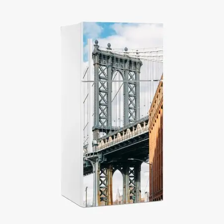 Kühlschrankaufkleber Brooklyn brücke eingerahmt von backsteingebäuden – Pixers®