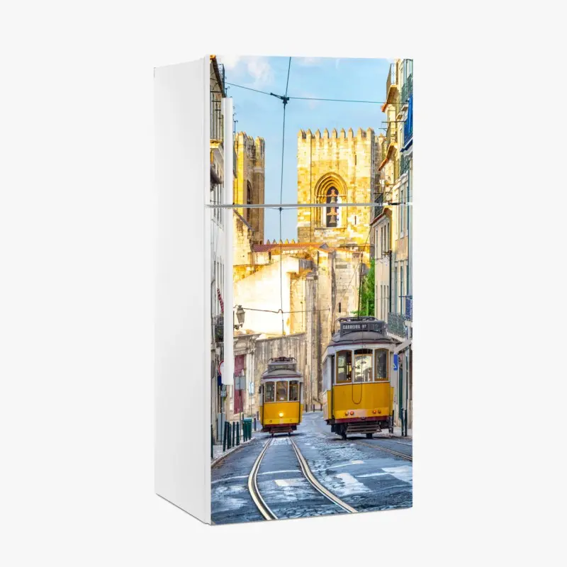 Kühlschrankaufkleber sonnige straßenbahnen in Lissabon