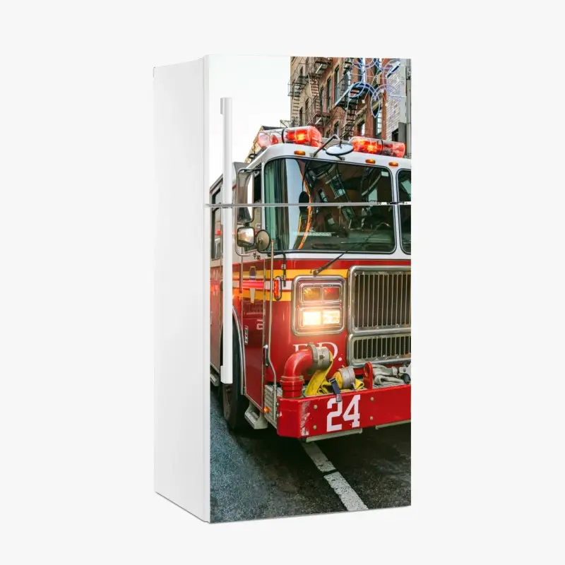 Kühlschrankaufkleber feuerwehrautos auf einer straße in Manhattan, New York