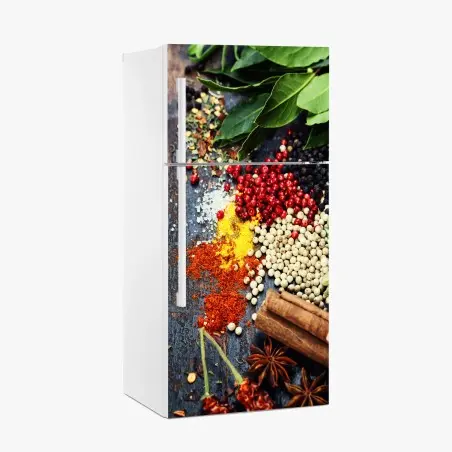 Kühlschrankaufkleber buntes gewürzsortiment auf rustikalem holz – Pixers®