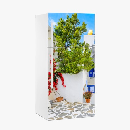 Kühlschrankaufkleber sonniger mediterraner innenhof mit bougainvillea – Pixers®