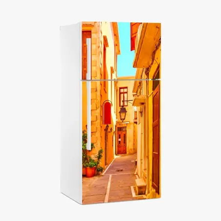 Kühlschrankaufkleber sonnige gelbe gasse in Rethymno, Kreta – Pixers®