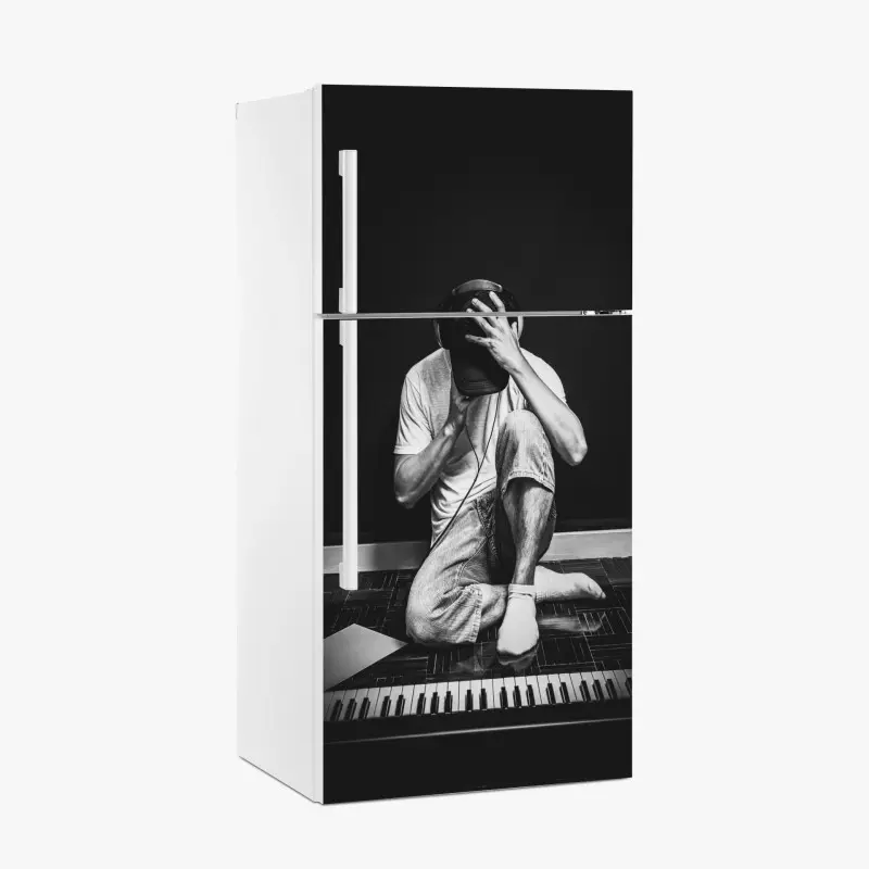 Kühlschrankaufkleber introvertierter musiker am keyboard