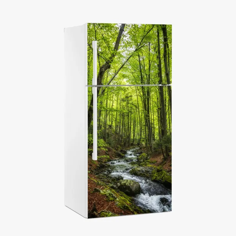 Kühlschrankaufkleber ruhiger grüner waldbach