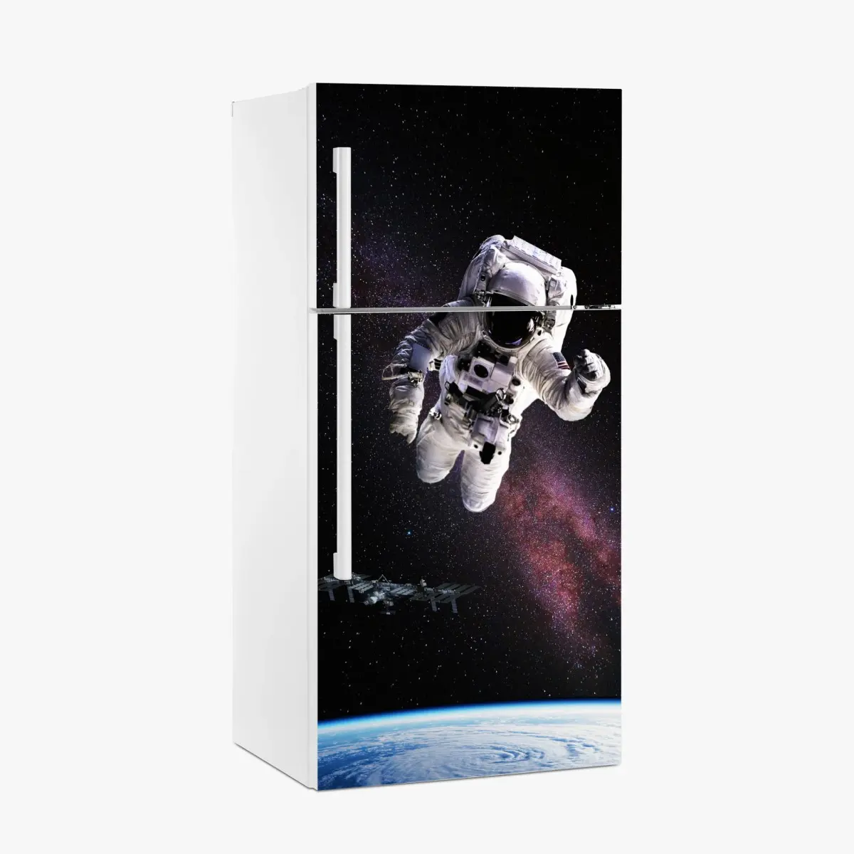 Kühlschrankaufkleber astronaut über der Erde und galaxie – Pixers®