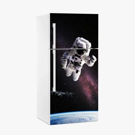 Kühlschrankaufkleber astronaut über der Erde und galaxie – Pixers®