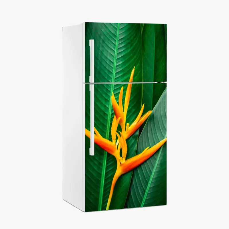 Kühlschrankaufkleber leuchtende heliconia vor grünen blättern