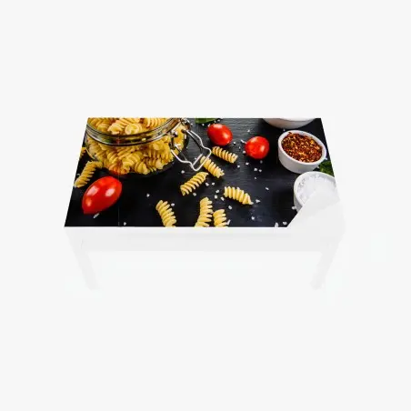 Tischaufkleber und Schreibtischaufkleber pasta zutaten arrangiert mit tomaten und basilikum – Pixers®