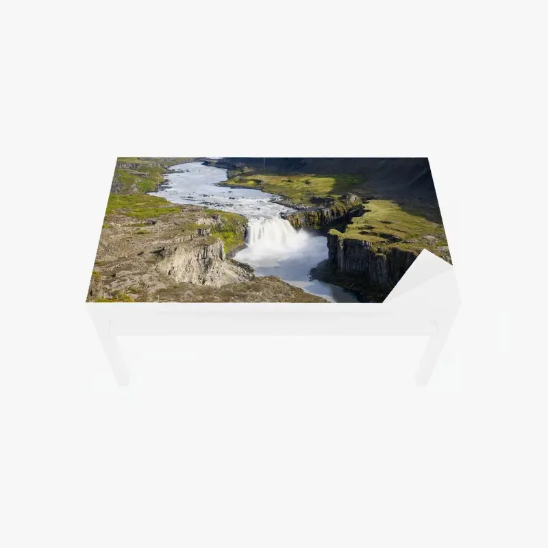 Tischaufkleber und Schreibtischaufkleber majestätischer wasserfall in einer isländischen schlucht
