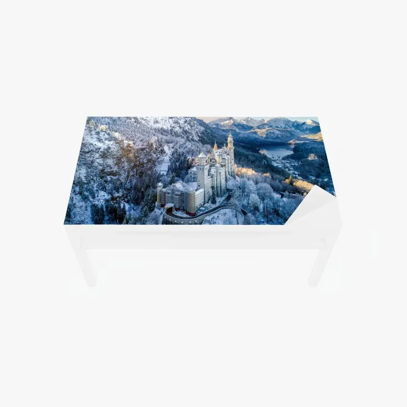 Tischaufkleber und Schreibtischaufkleber winterliches schloss in verschneiten bergen