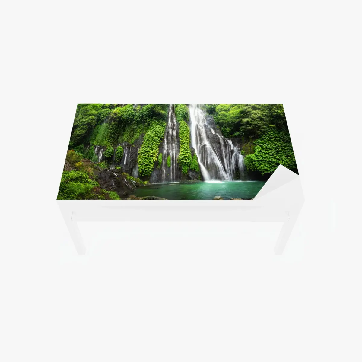 Tischaufkleber und Schreibtischaufkleber ruhiger wasserfall im smaragdgrünen wald – Pixers®