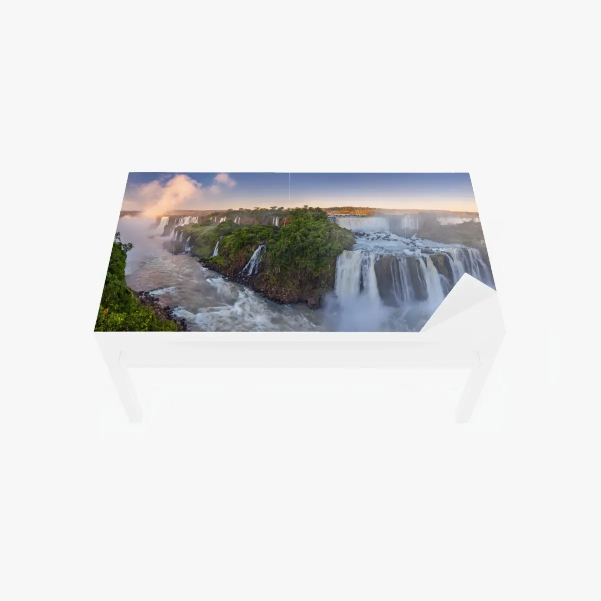 Tischaufkleber und Schreibtischaufkleber neblige panorama der wasserfälle im üppigen wald – Pixers®