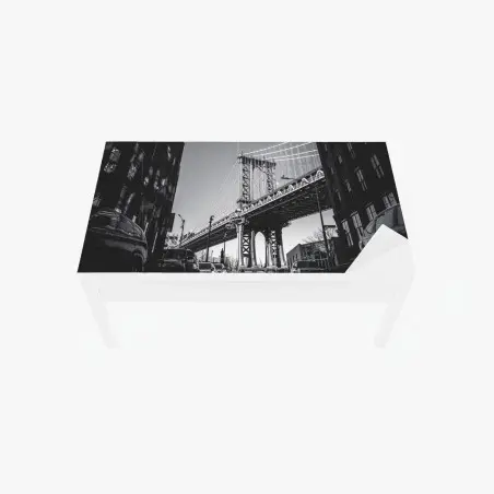 Tischaufkleber und Schreibtischaufkleber Manhattan brücke perspektive über kopfsteinpflaster – Pixers®