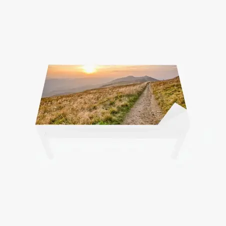 Tischaufkleber und Schreibtischaufkleber wanderpfad bei sonnenuntergang in Bieszczady – Pixers®