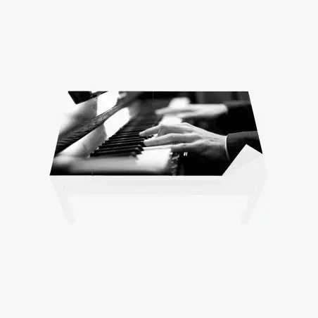 Tischaufkleber und Schreibtischaufkleber intime hände auf klaviertasten in monochrom – Pixers®
