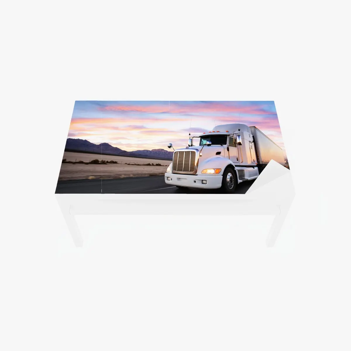 Tischaufkleber und Schreibtischaufkleber lastwagen bei sonnenuntergang auf der autobahn – Pixers®