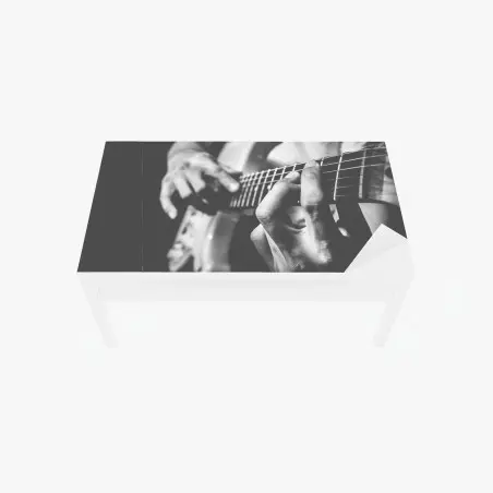 Tischaufkleber und Schreibtischaufkleber monochrome gitarre nahaufnahme – Pixers®