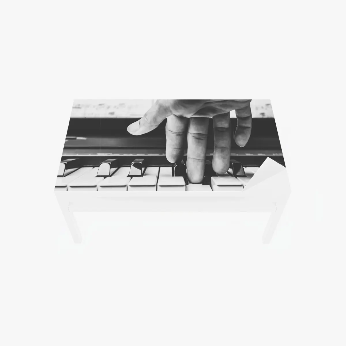 Tischaufkleber und Schreibtischaufkleber hand auf klaviertasten – Pixers®