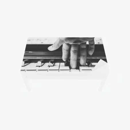 Tischaufkleber und Schreibtischaufkleber hand auf klaviertasten – Pixers®