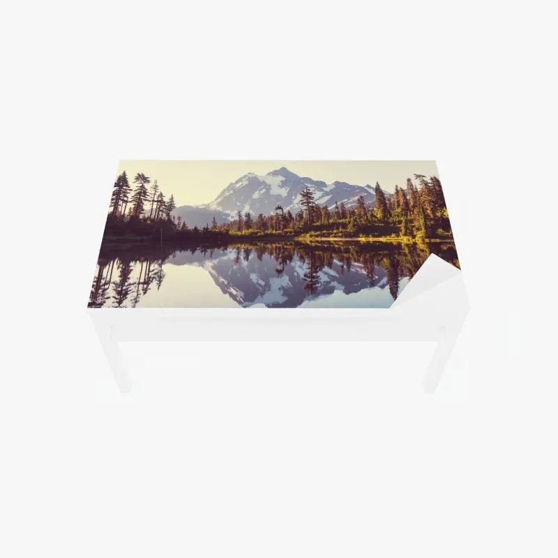 Tischaufkleber und Schreibtischaufkleber spiegelung von Mount Shuksan im bergsee