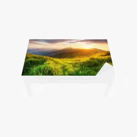 Tischaufkleber und Schreibtischaufkleber sonnige bergwiese bei sonnenaufgang – Pixers®