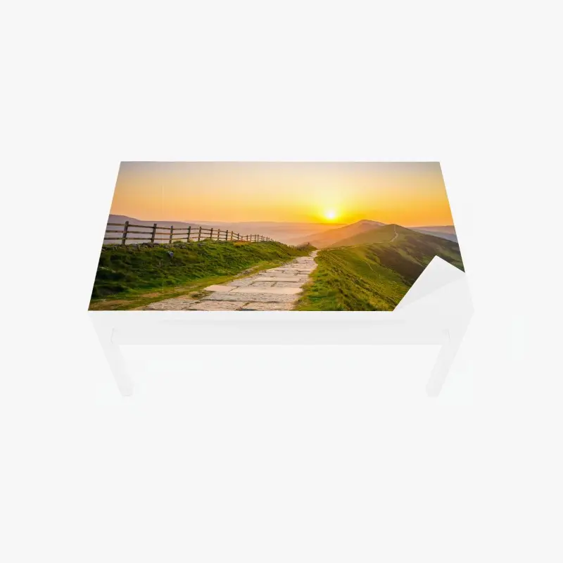 Tischaufkleber und Schreibtischaufkleber sonnenbeschienener gebirgskamm bei sonnenaufgang