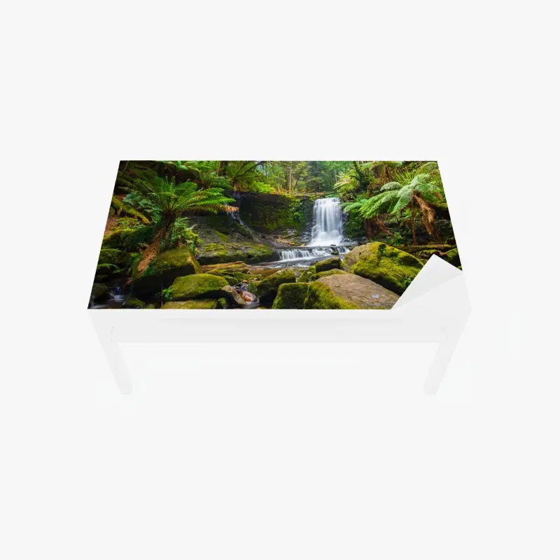 Tischaufkleber und Schreibtischaufkleber üppiger waldwasserfall