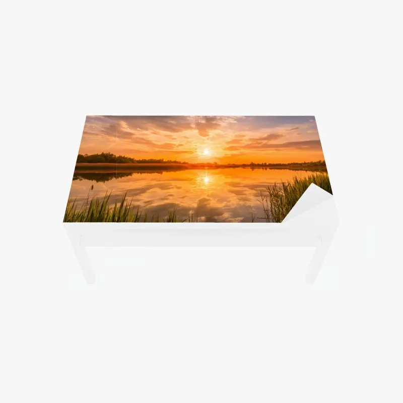 Tischaufkleber und Schreibtischaufkleber goldener sonnenuntergang über idyllischem see