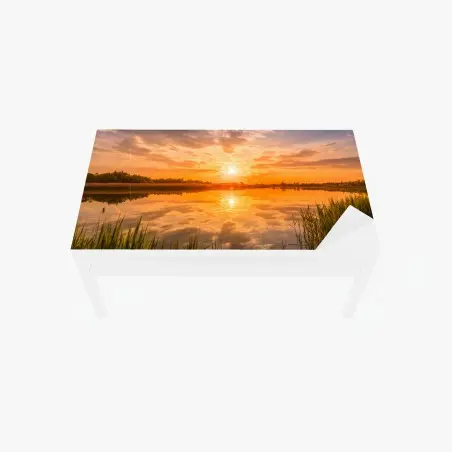 Tischaufkleber und Schreibtischaufkleber goldener sonnenuntergang über idyllischem see – Pixers®
