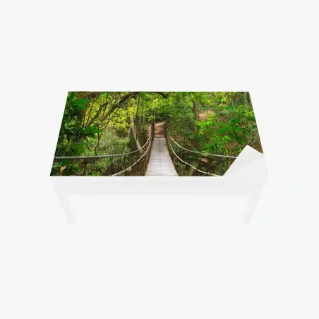 Tischaufkleber und Schreibtischaufkleber hängende holzbrücke im grünen wald – Pixers®