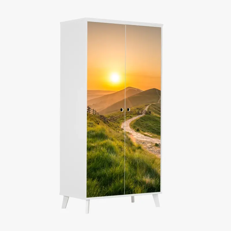 Schrankaufkleber sonnenaufgang über grünen hügeln