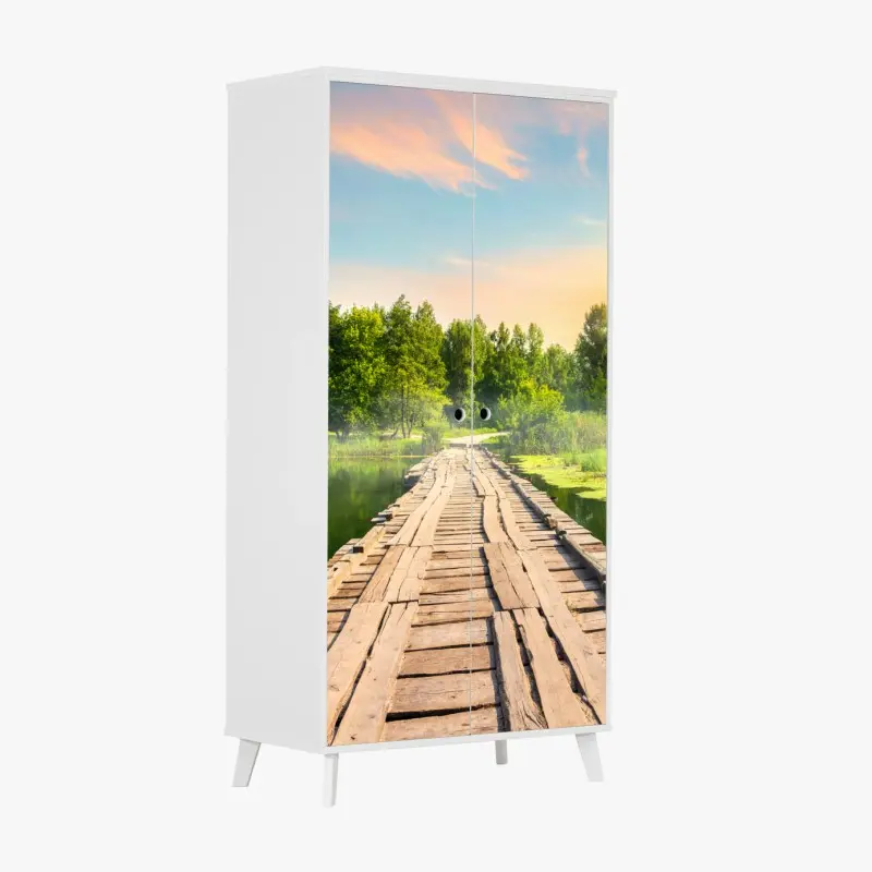 Schrankaufkleber sonnige hölzerne brücke über ruhigen see