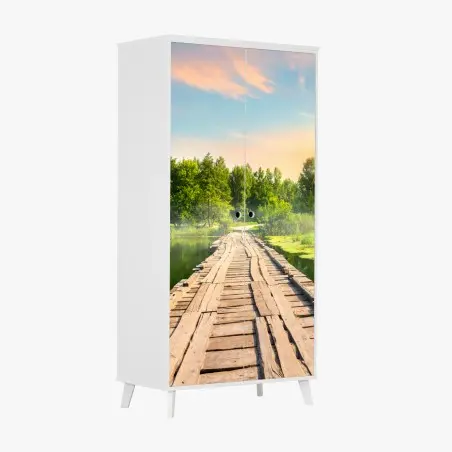 Schrankaufkleber sonnige hölzerne brücke über ruhigen see – Pixers®