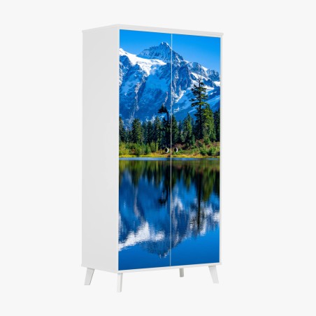 Schrankaufkleber majestätische bergspiegelung über dem see – Pixers®