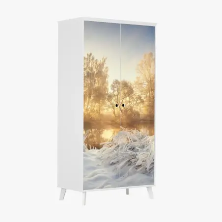 Schrankaufkleber goldener wintersonnenaufgang über dem frostigen fluss – Pixers®