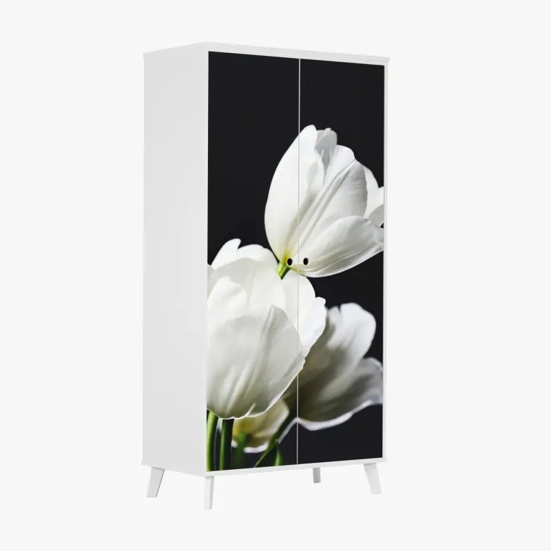 Schrankaufkleber weißer tulpenstrauß vor dunklem hintergrund