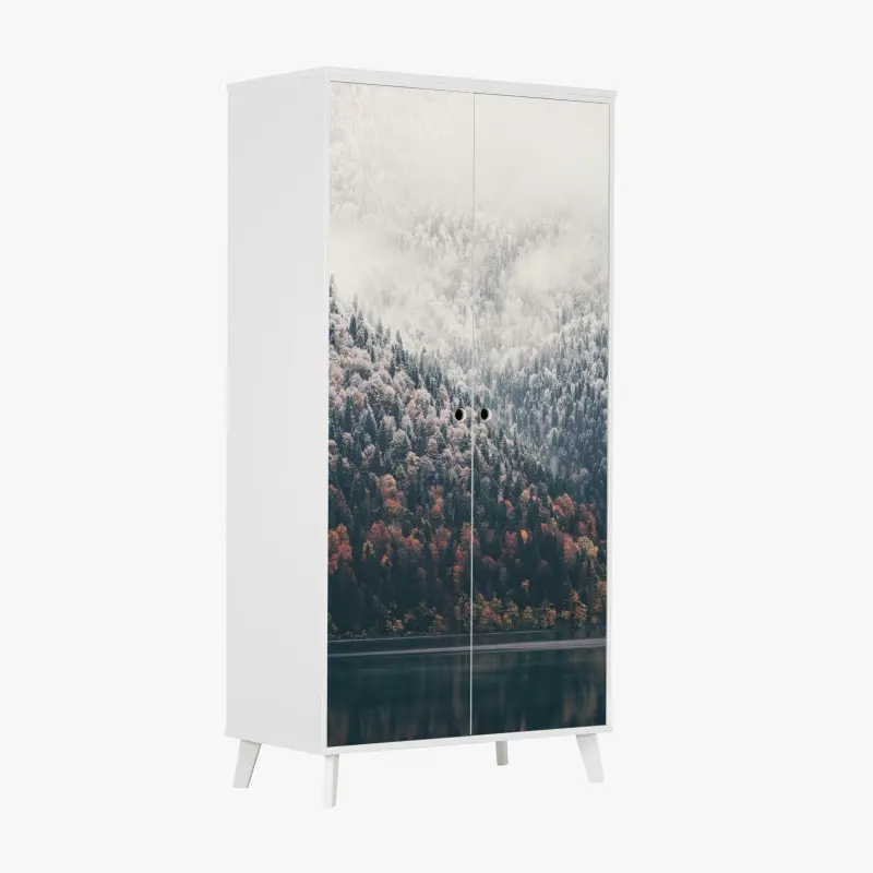 Schrankaufkleber herbstlicher nebel über bergwald