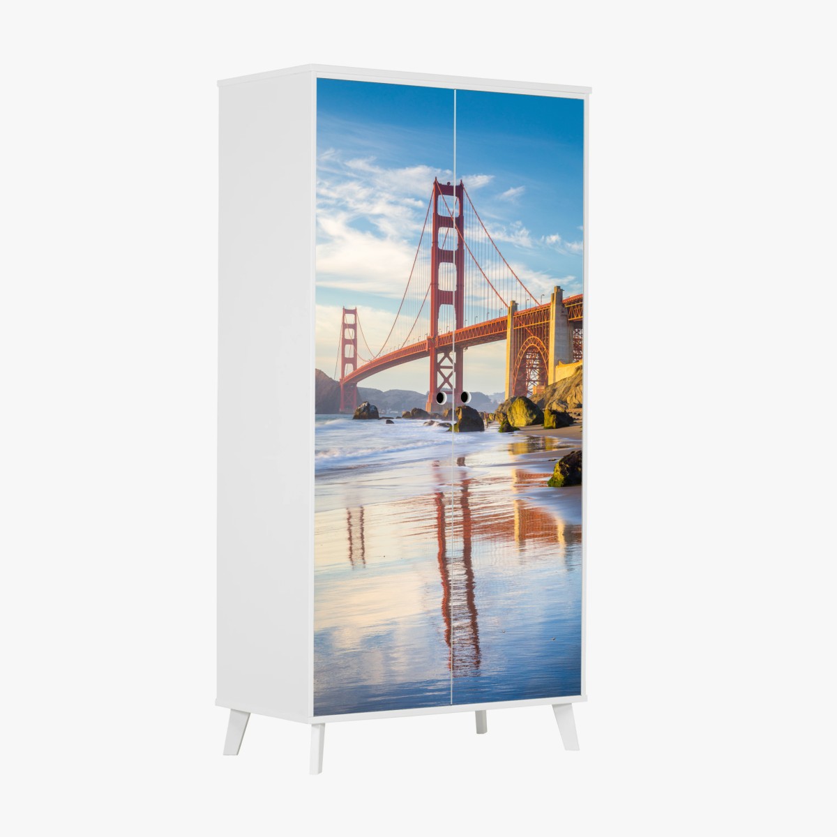 Schrankaufkleber Golden Gate Bridge reflektiert am strand – Pixers®