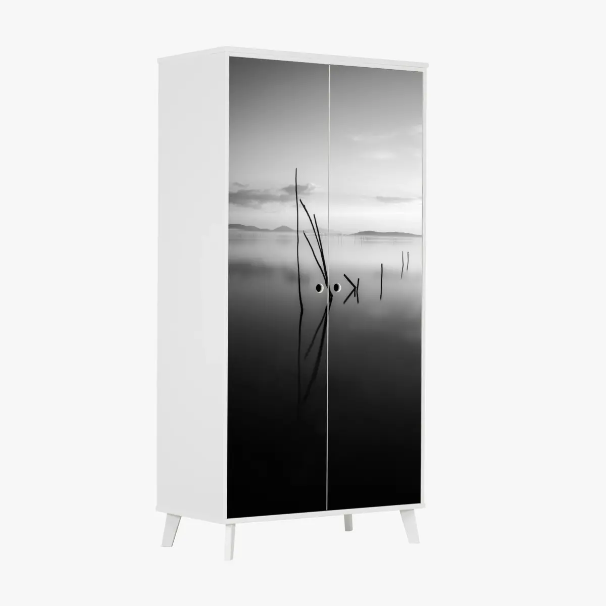 Schrankaufkleber ruhiger monochromer see mit reflexionen – Pixers®