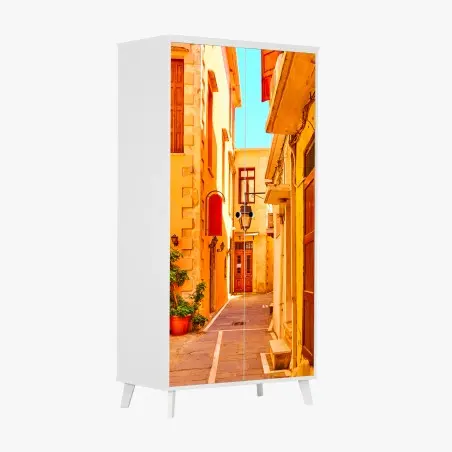 Schrankaufkleber sonnige gelbe gasse in Rethymno, Kreta – Pixers®