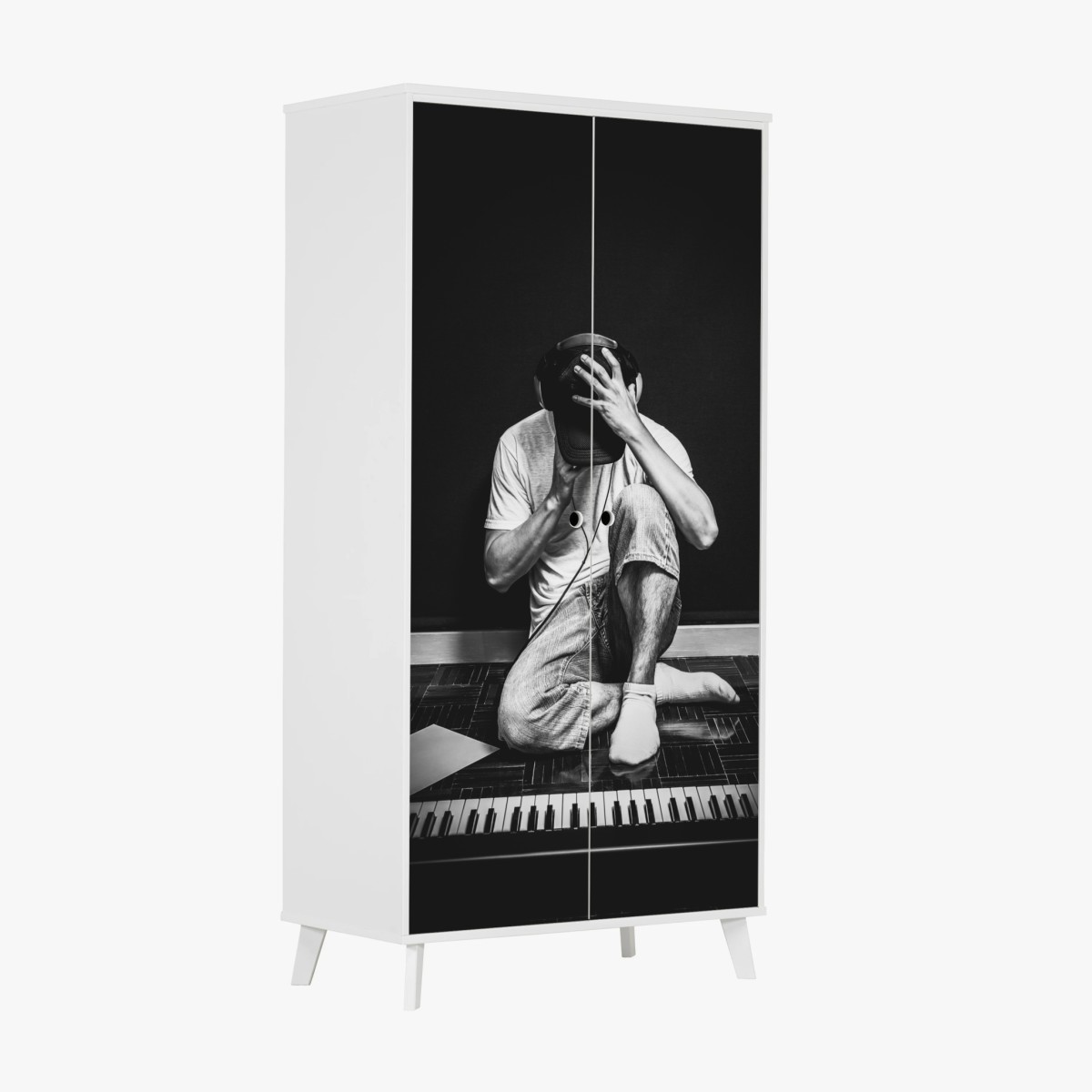 Schrankaufkleber introvertierter musiker am keyboard – Pixers®