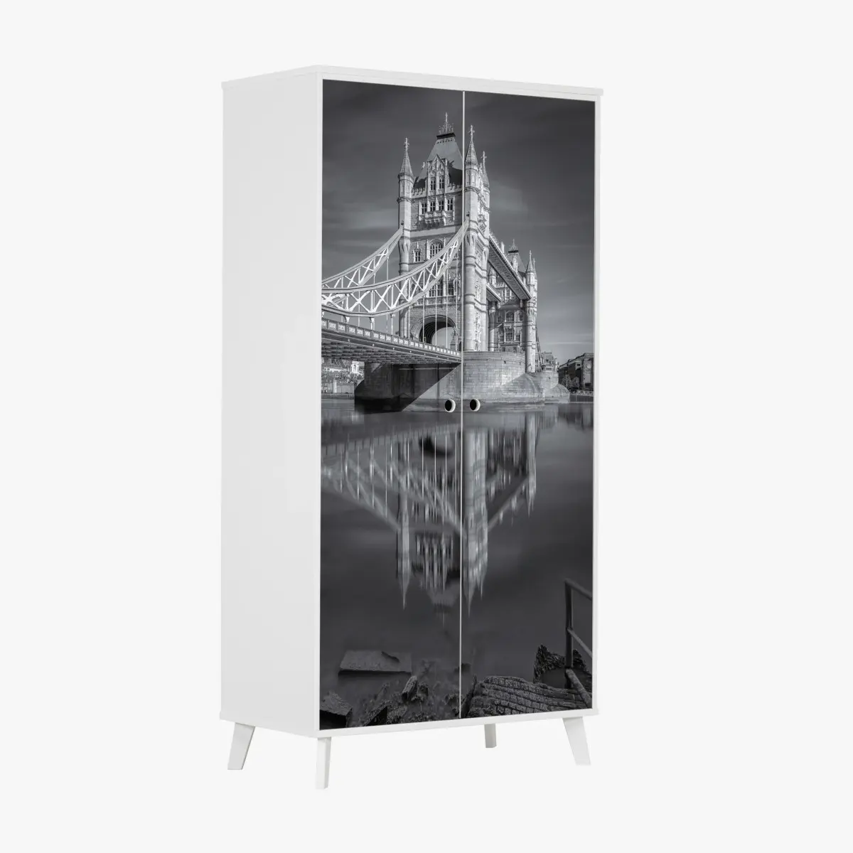 Schrankaufkleber Tower Bridge reflektiert in schwarzweiß – Pixers®