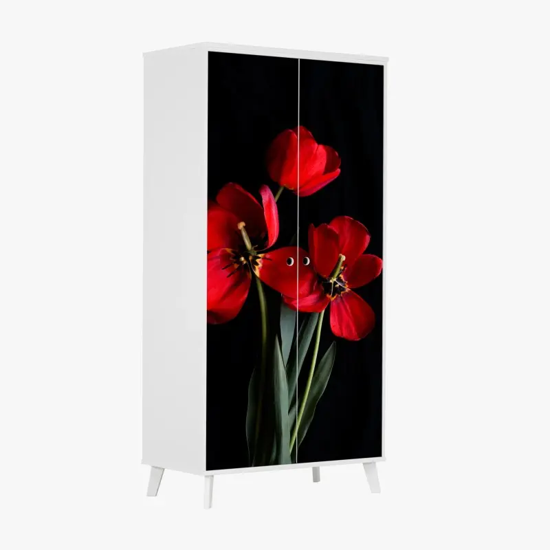 Schrankaufkleber drei rote tulpen vor schwarzem hintergrund