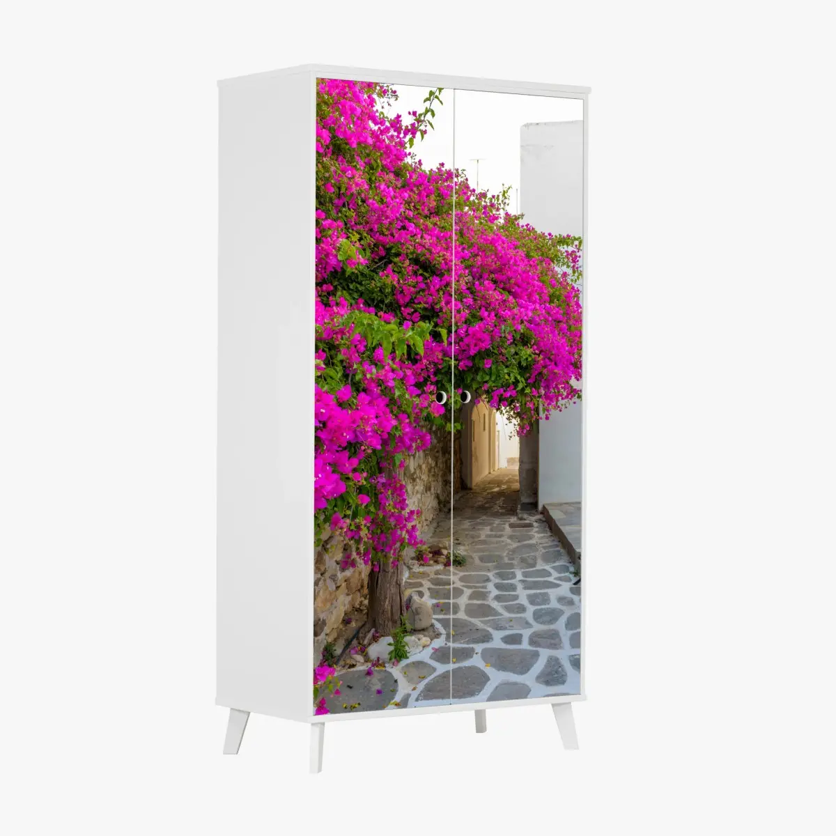 Schrankaufkleber blühende bougainvillea in Naousa gasse – Pixers®