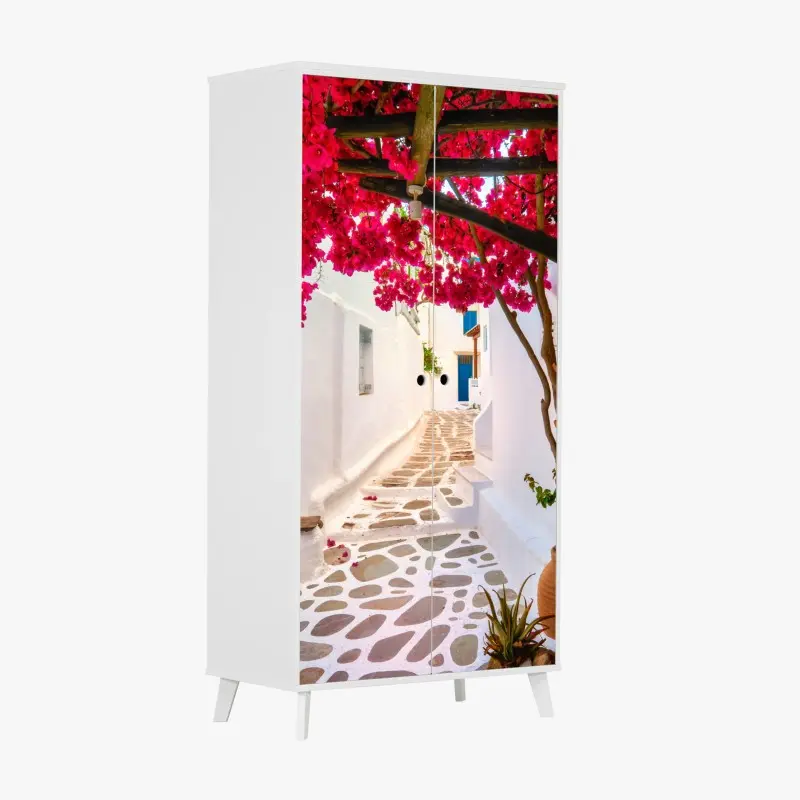 Schrankaufkleber sonnige gasse in Griechenland mit bougainvillea
