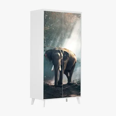 Schrankaufkleber majestätischer elefant im sonnenlichtdurchfluteten wald – Pixers®
