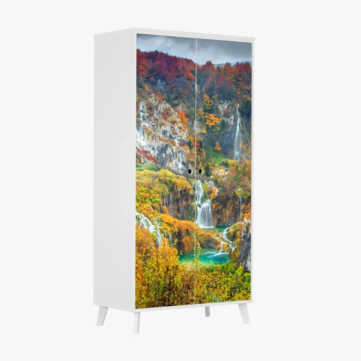 Schrankaufkleber herbstliche wasserfälle in einem farbenfrohen wald – Pixers®